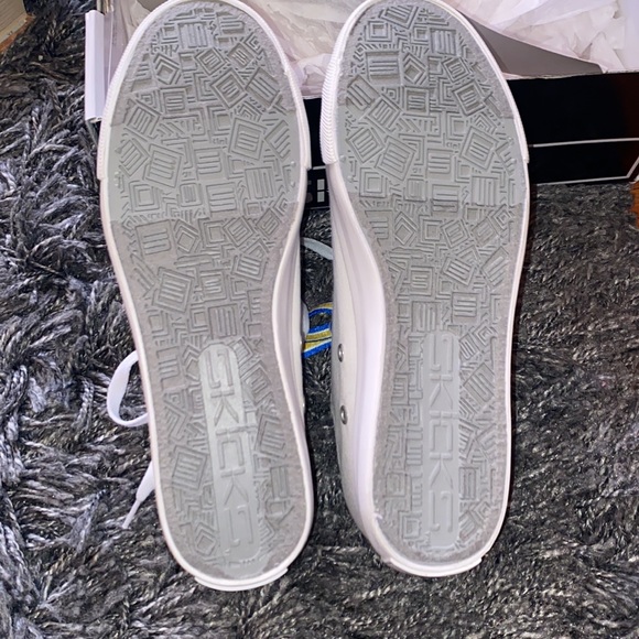 Pitt Converse Style Sneaker - Picture 5 of 5